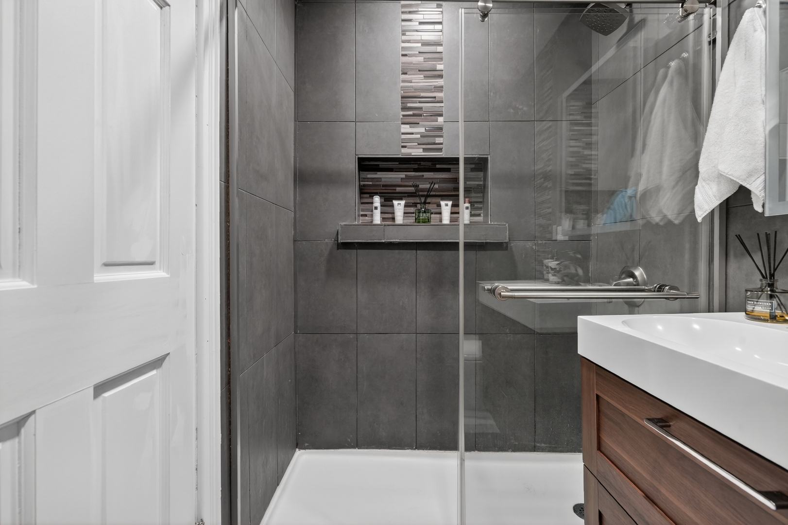 2638 N WINDSOR Drive #102, Arlington Heights, IL 60004