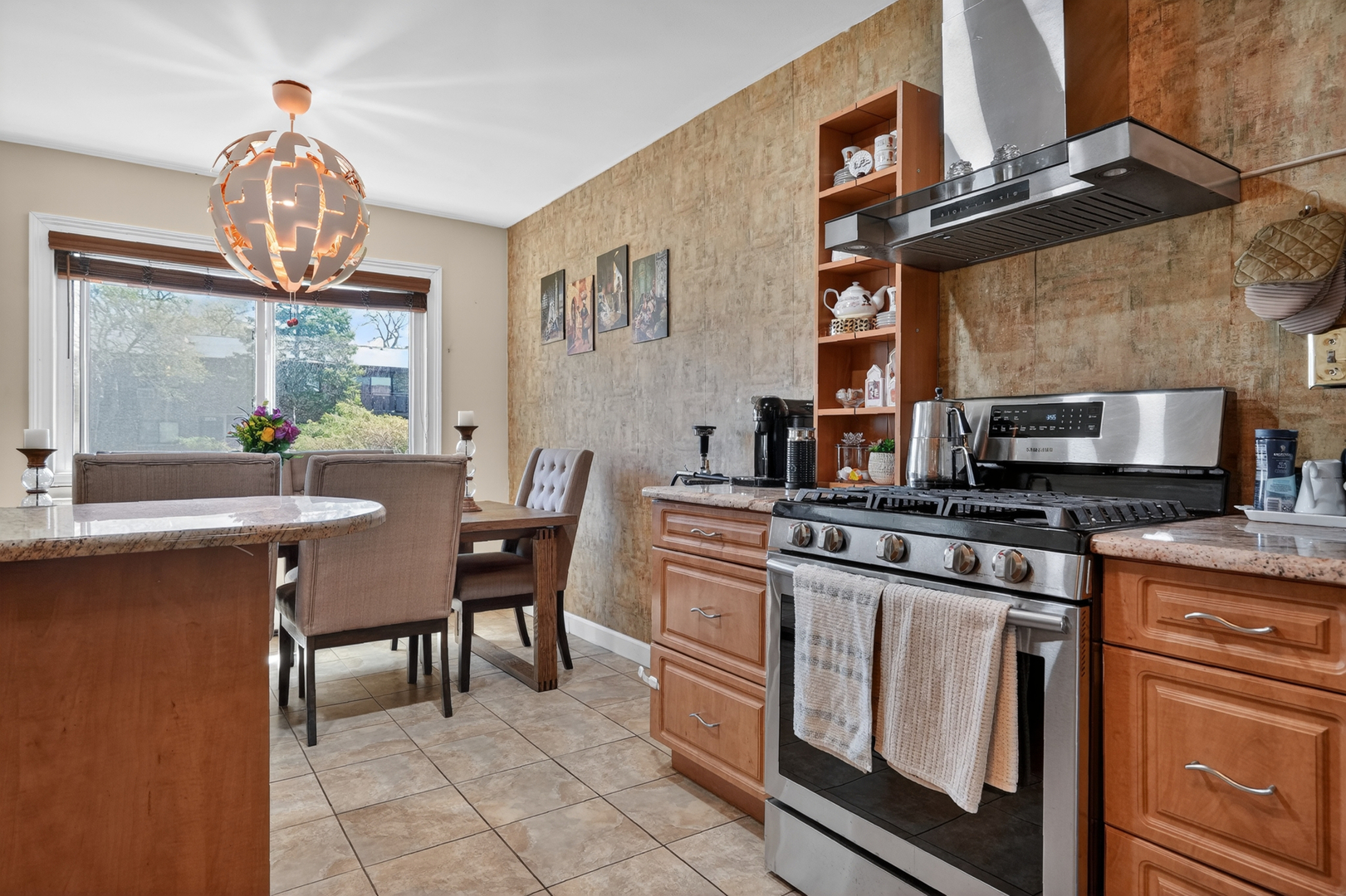 2638 N WINDSOR Drive #102, Arlington Heights, IL 60004