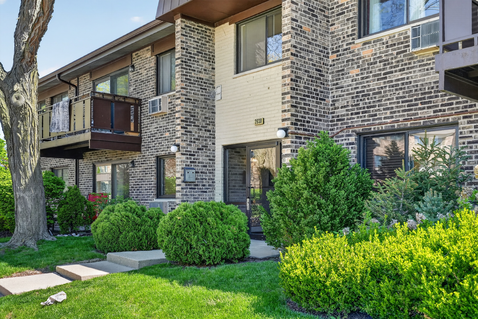 2638 N WINDSOR Drive #102, Arlington Heights, IL 60004