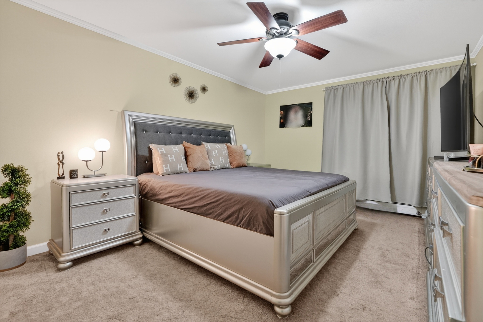 2638 N WINDSOR Drive #102, Arlington Heights, IL 60004