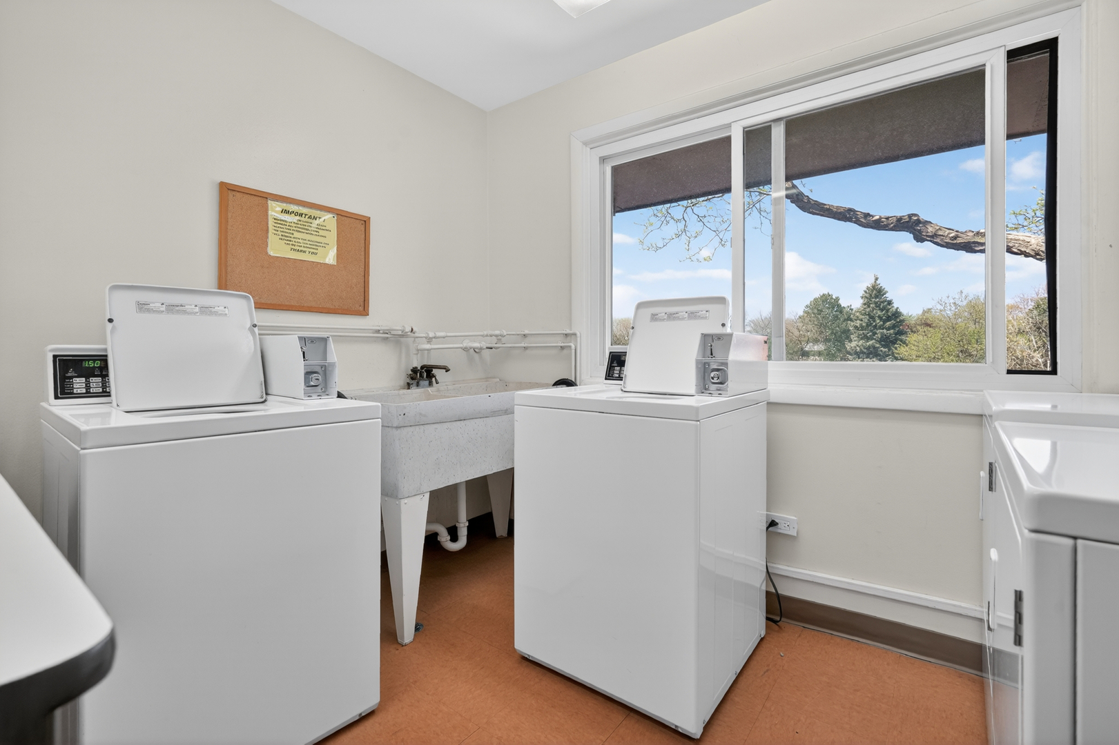 2638 N WINDSOR Drive #102, Arlington Heights, IL 60004