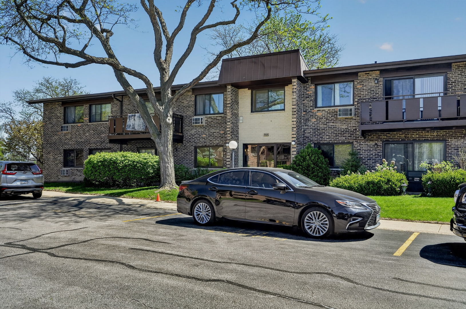 2638 N WINDSOR Drive #102, Arlington Heights, IL 60004