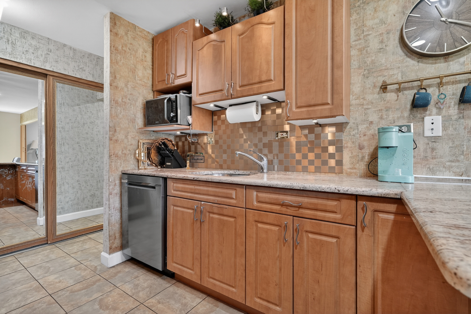 2638 N WINDSOR Drive #102, Arlington Heights, IL 60004