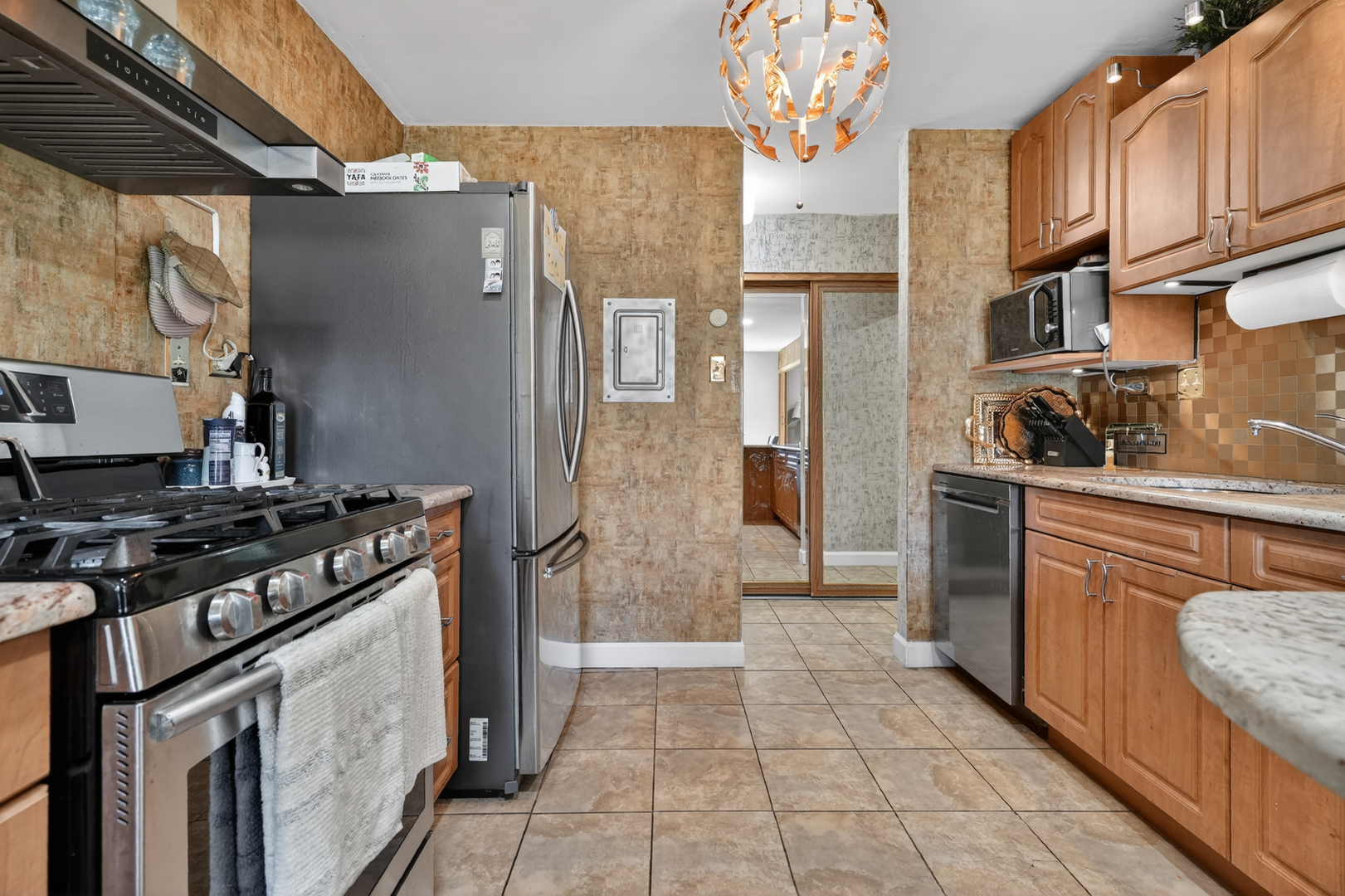 2638 N WINDSOR Drive #102, Arlington Heights, IL 60004