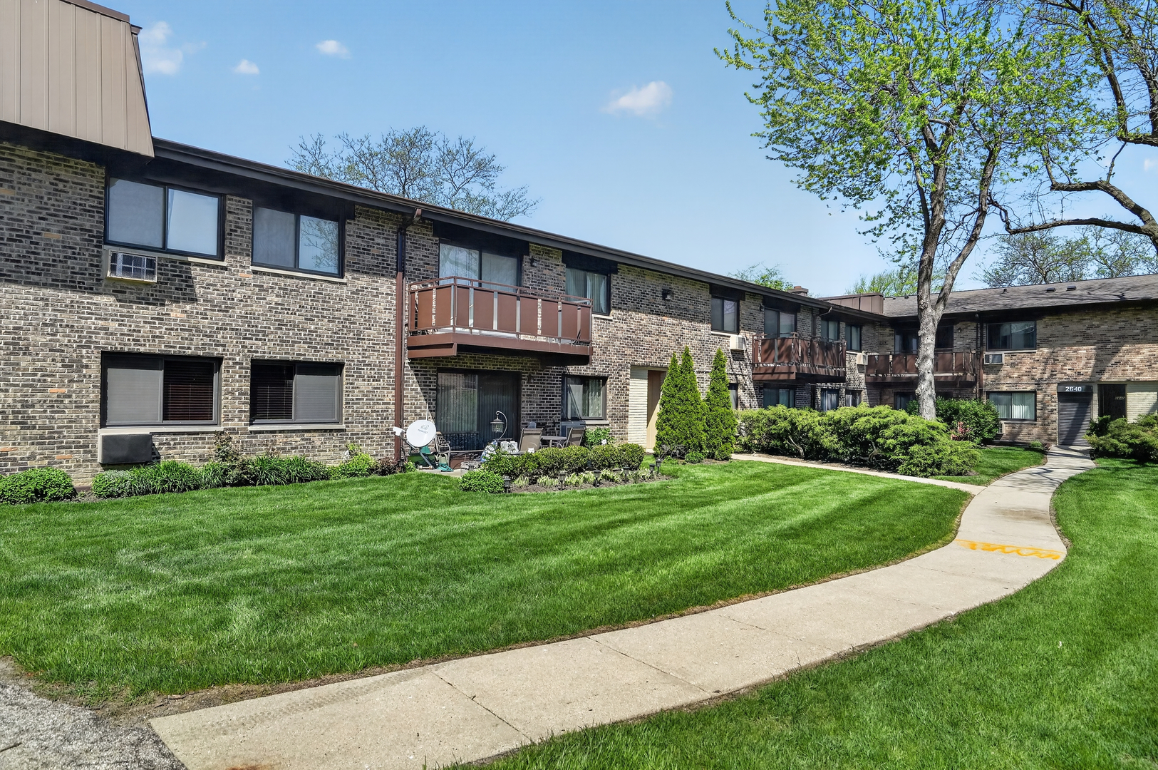 2638 N WINDSOR Drive #102, Arlington Heights, IL 60004