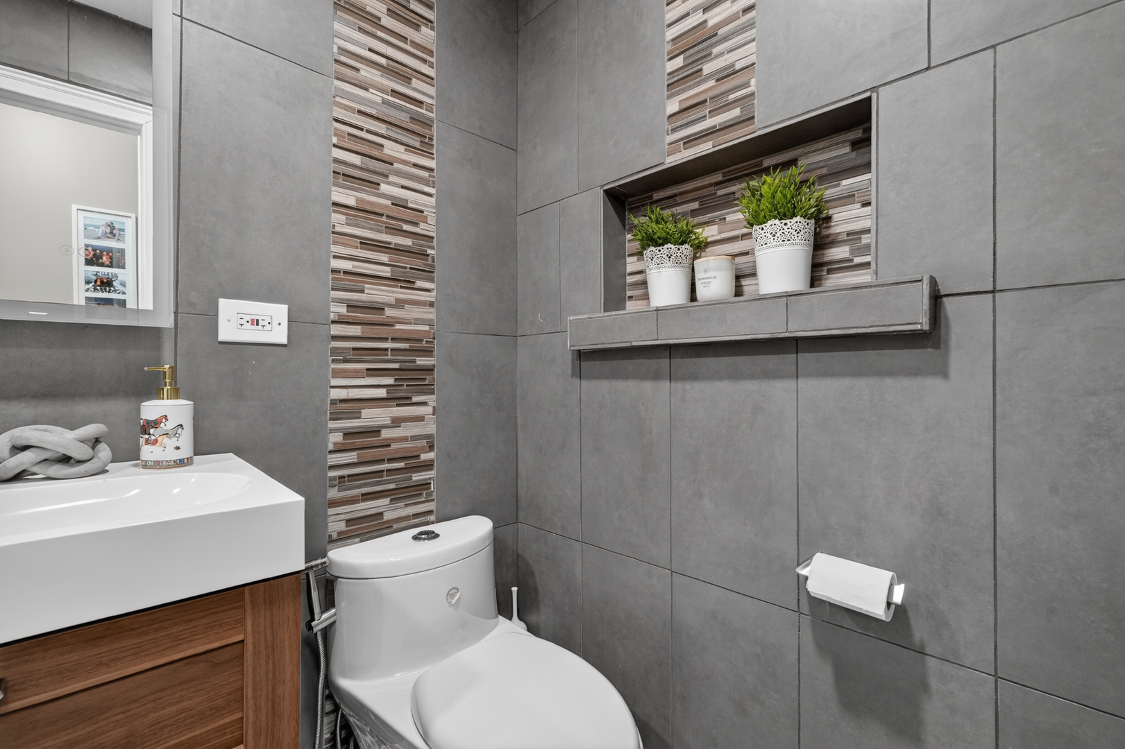 2638 N WINDSOR Drive #102, Arlington Heights, IL 60004