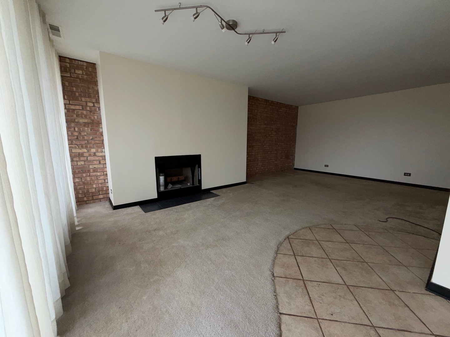 6010 Oakwood Drive #5E, Lisle, IL 60532