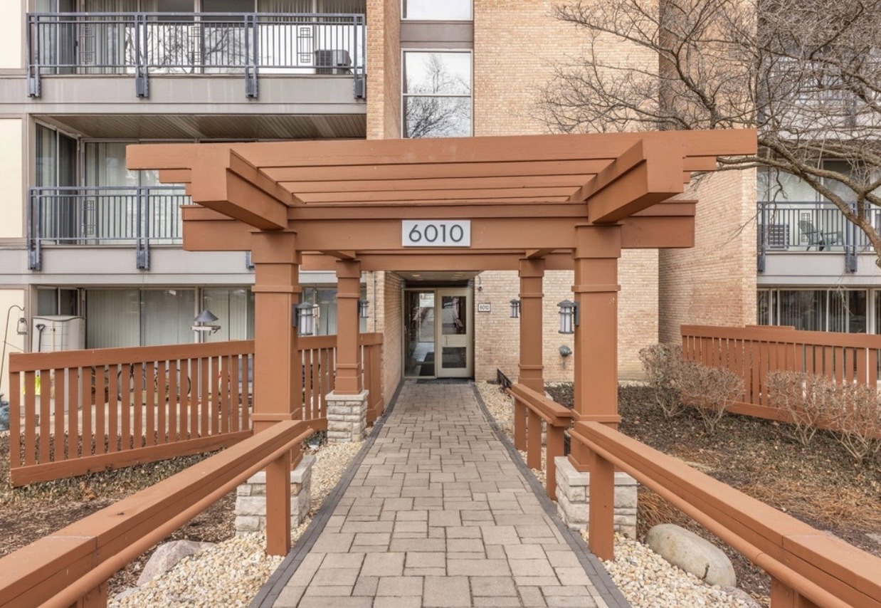 6010 Oakwood Drive #5E, Lisle, IL 60532