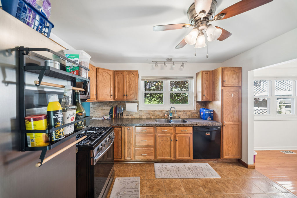 1160 Bramble Avenue, Bolingbrook, IL 60490
