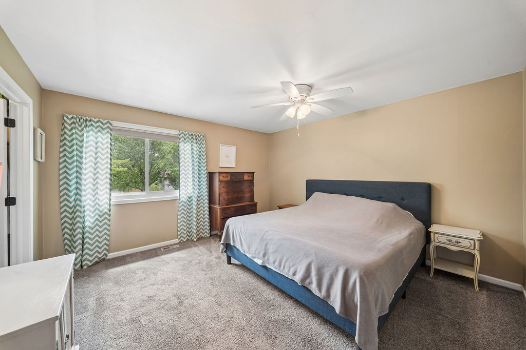 1160 Bramble Avenue, Bolingbrook, IL 60490