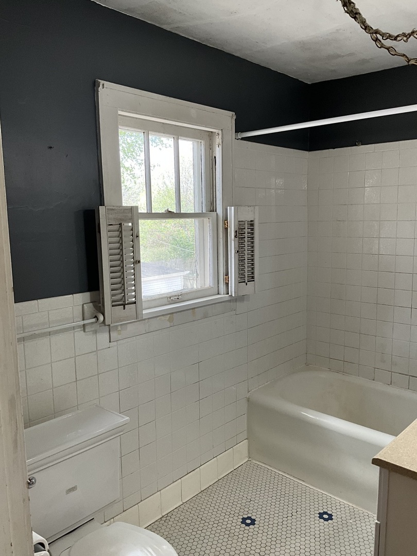 22 S Archer Avenue, Mundelein, IL 60060