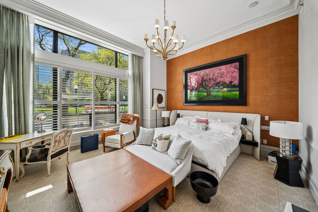 270 E Pearson Street #101, Chicago, IL 60611