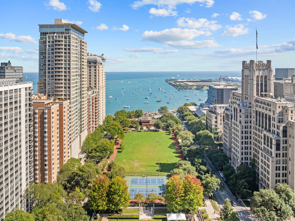 270 E Pearson Street #101, Chicago, IL 60611