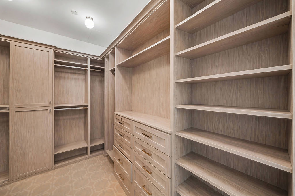 270 E Pearson Street #101, Chicago, IL 60611