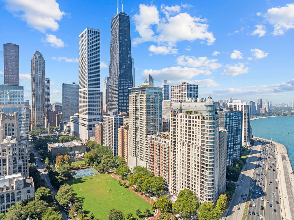 270 E Pearson Street #101, Chicago, IL 60611