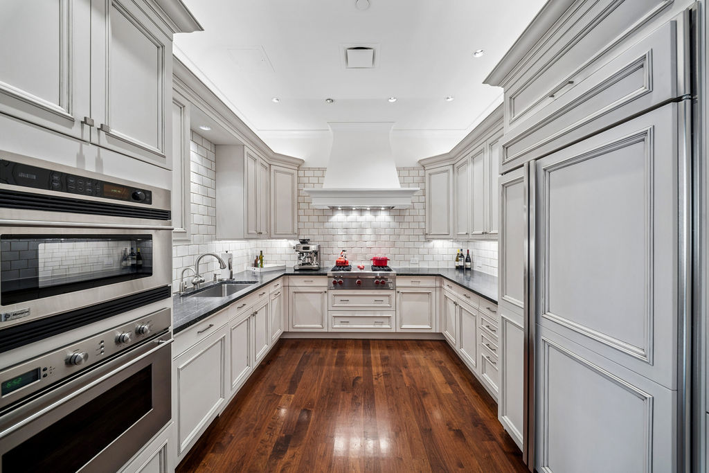 270 E Pearson Street #101, Chicago, IL 60611
