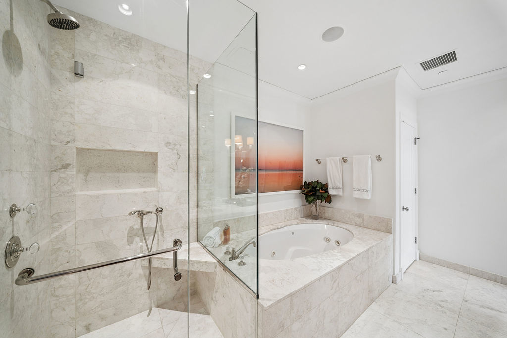 270 E Pearson Street #101, Chicago, IL 60611