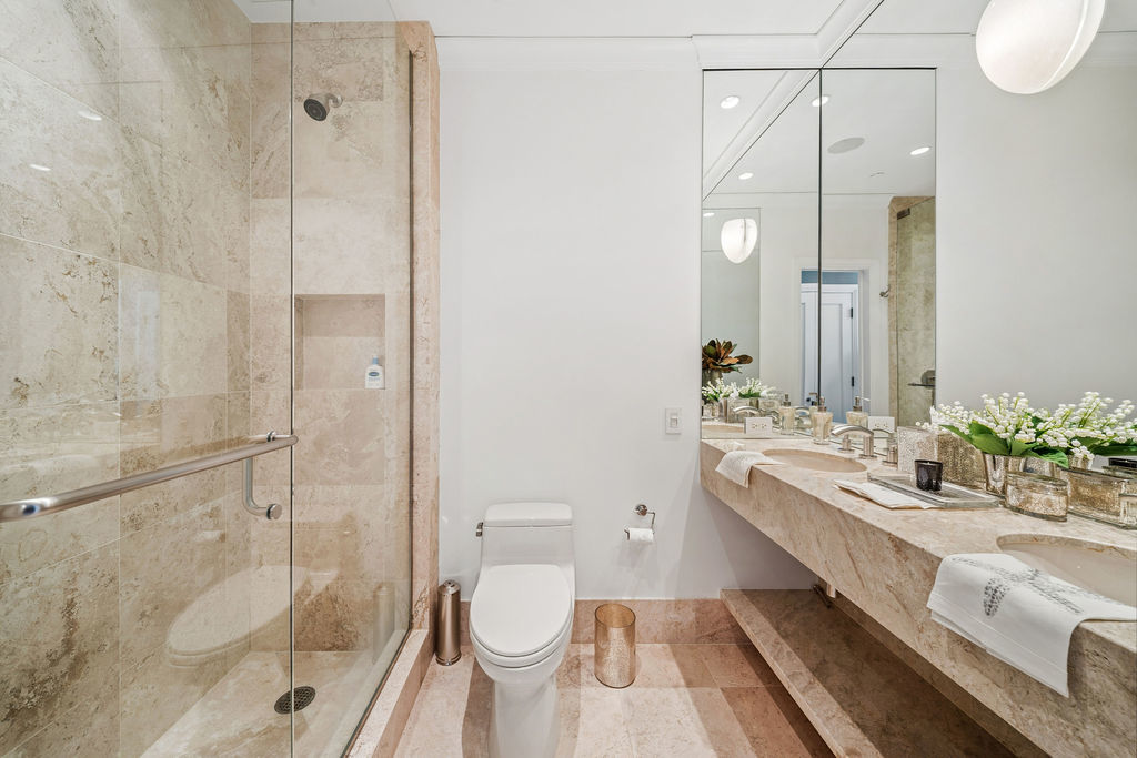 270 E Pearson Street #101, Chicago, IL 60611