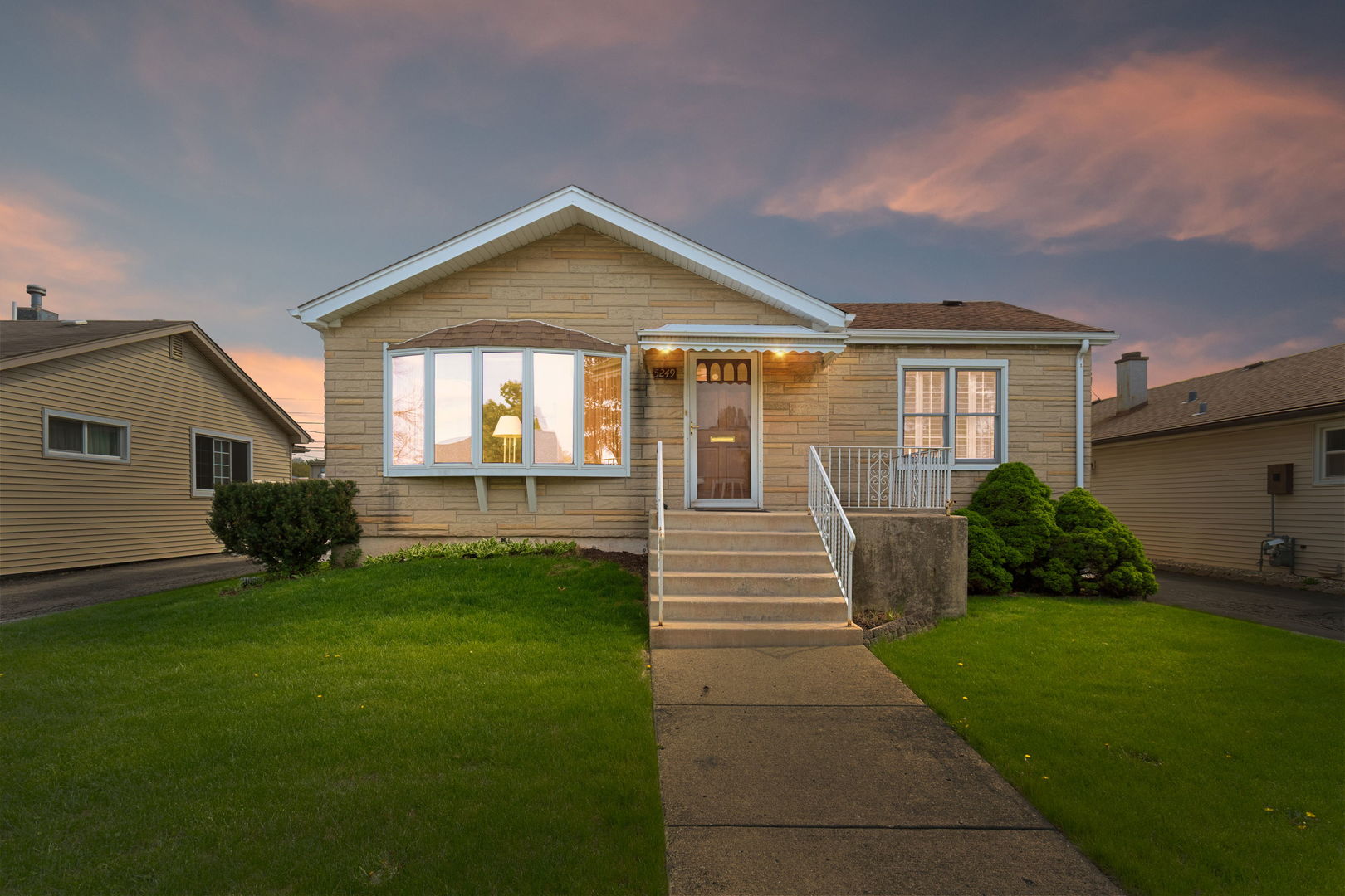 5249 W 88th Street, Oak Lawn, IL 60453