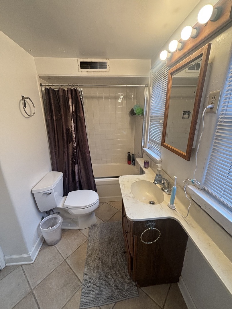 290 W Elm Park Avenue, Elmhurst, IL 60126