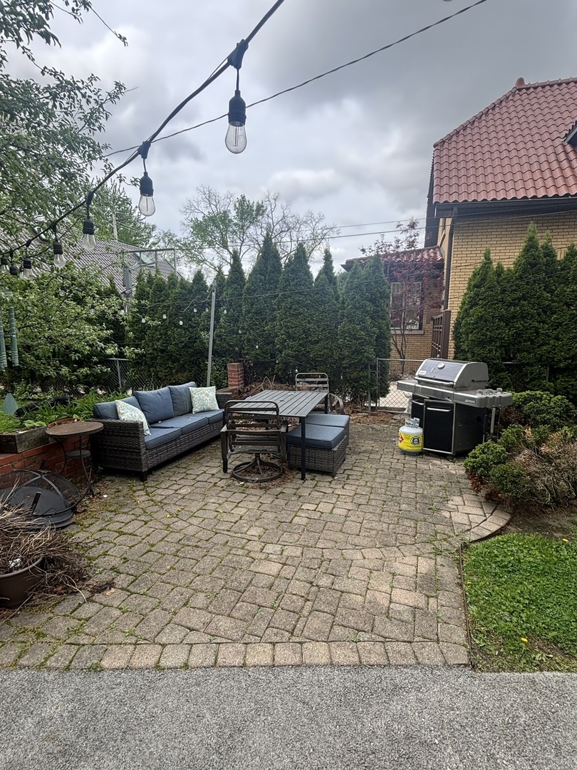 290 W Elm Park Avenue, Elmhurst, IL 60126