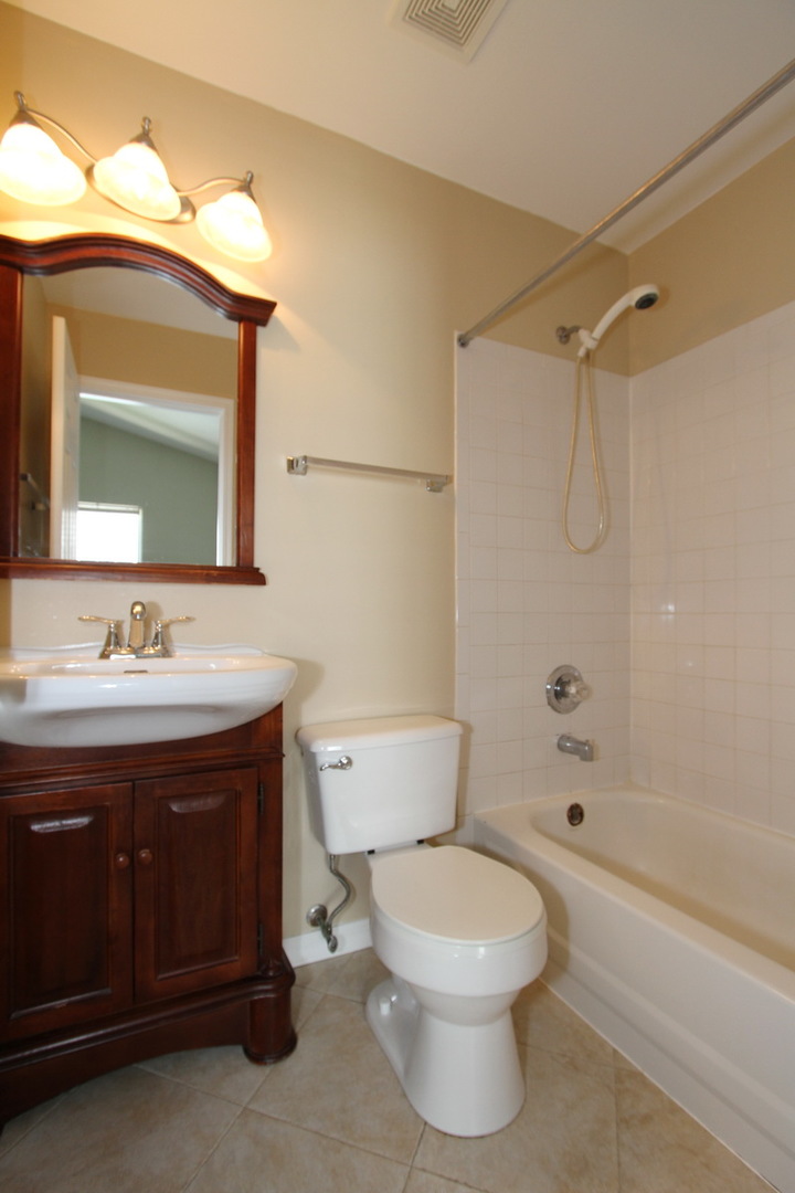 2554 Dickens Drive, Aurora, IL 60503