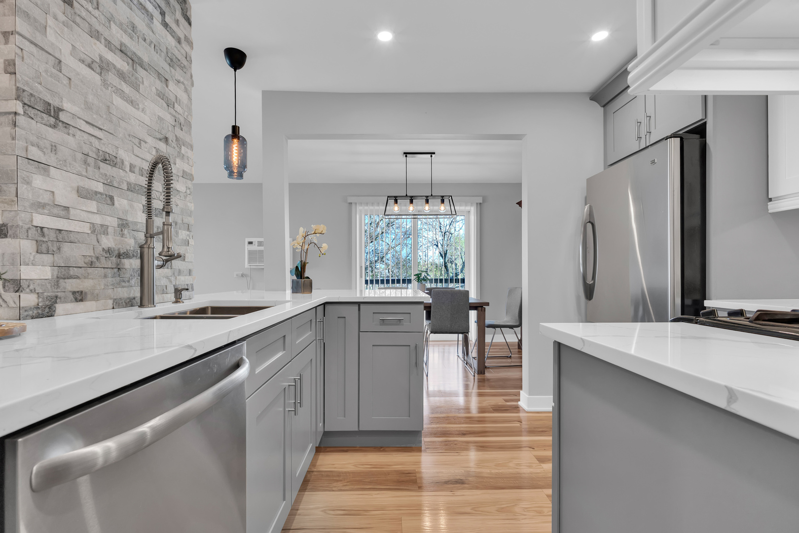 1375 REBECCA Drive #323, Hoffman Estates, IL 60169