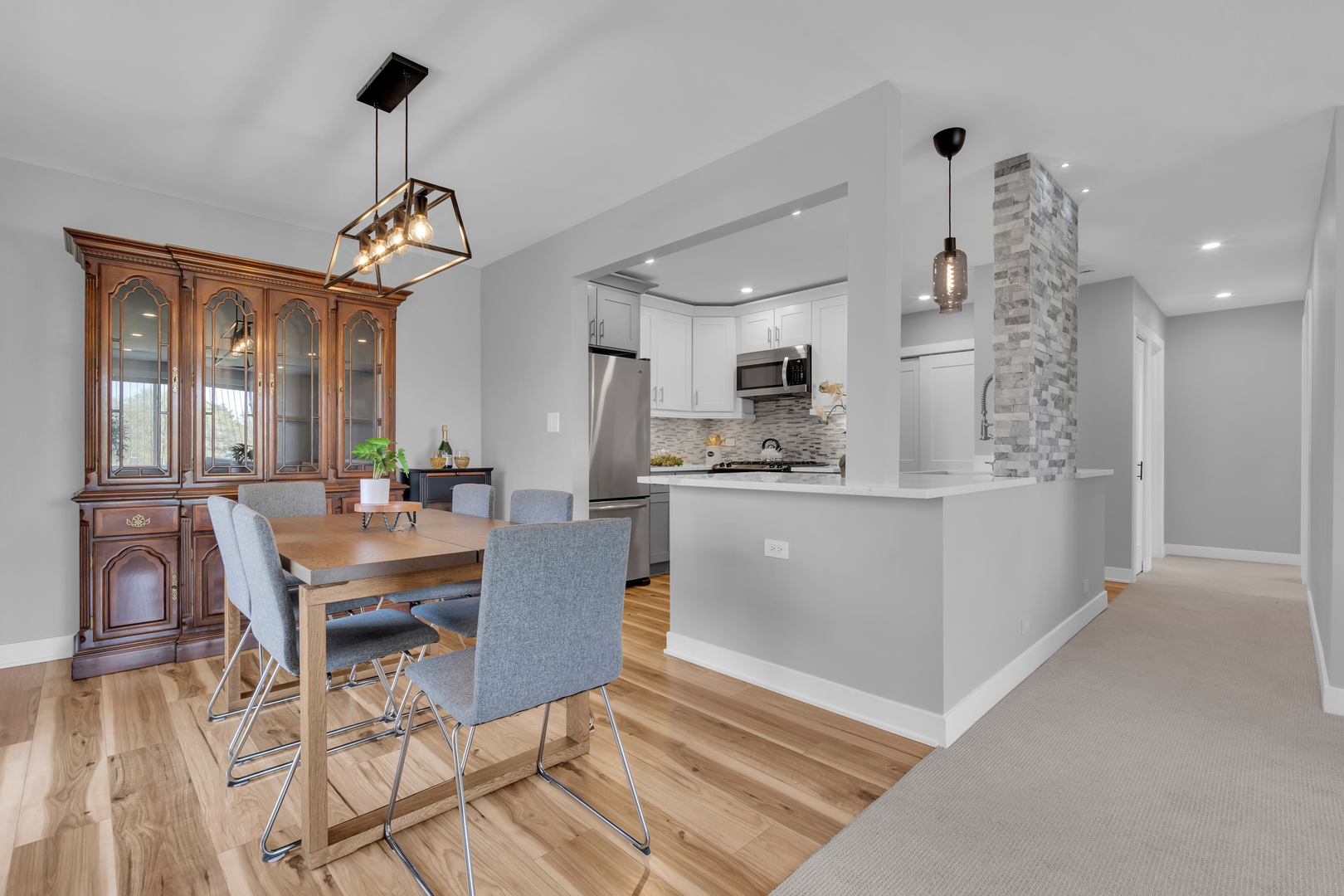 1375 REBECCA Drive #323, Hoffman Estates, IL 60169