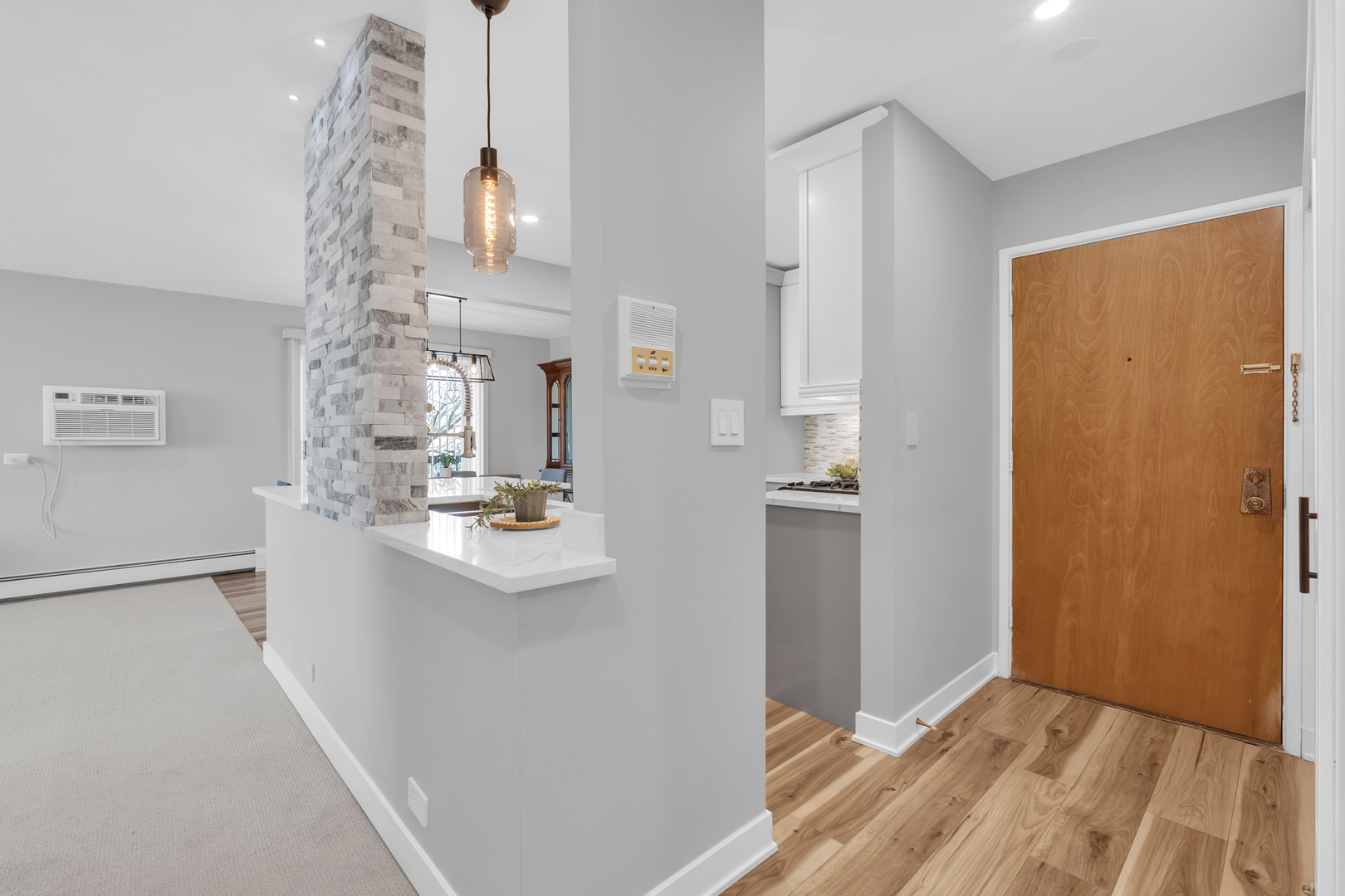 1375 REBECCA Drive #323, Hoffman Estates, IL 60169