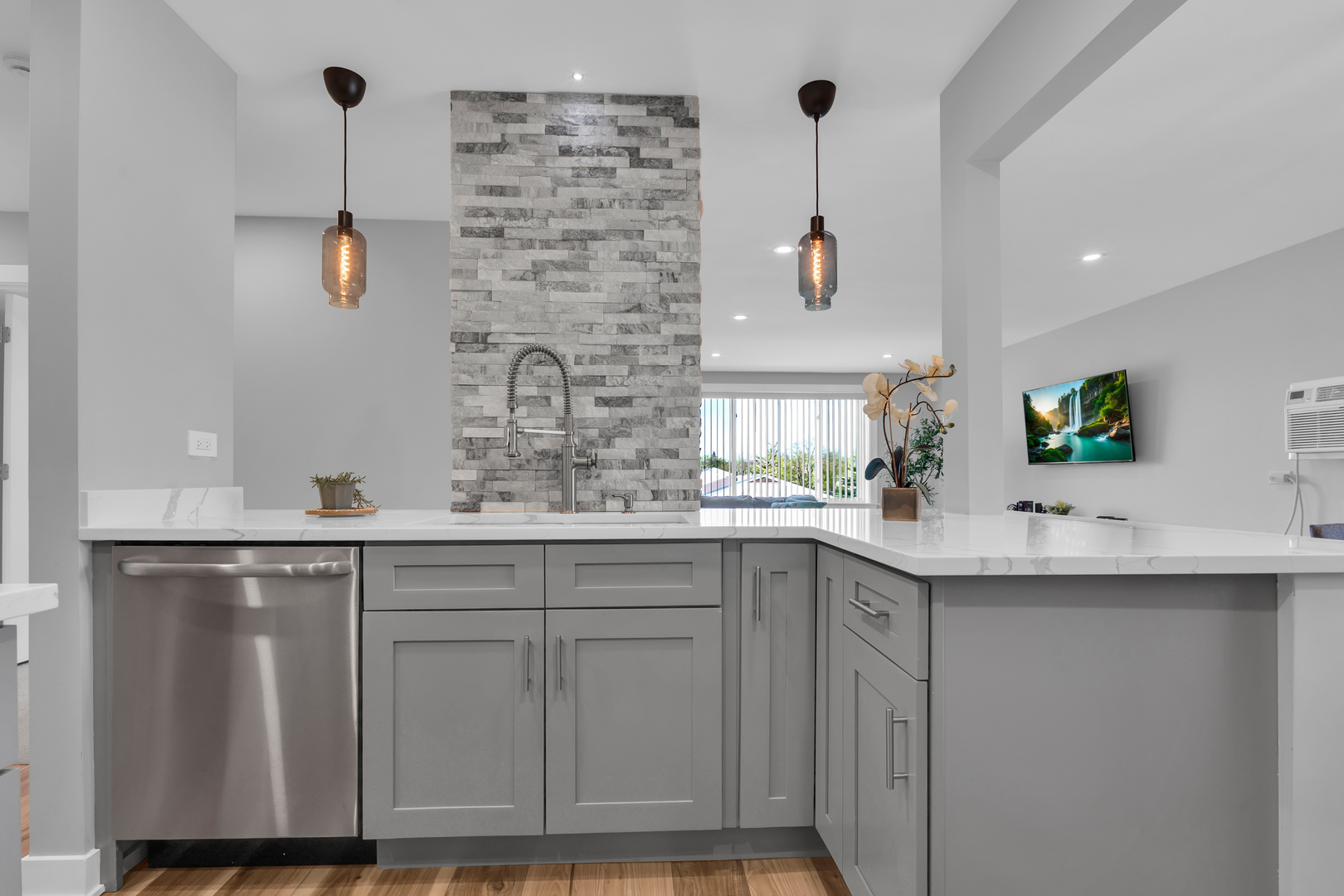 1375 REBECCA Drive #323, Hoffman Estates, IL 60169