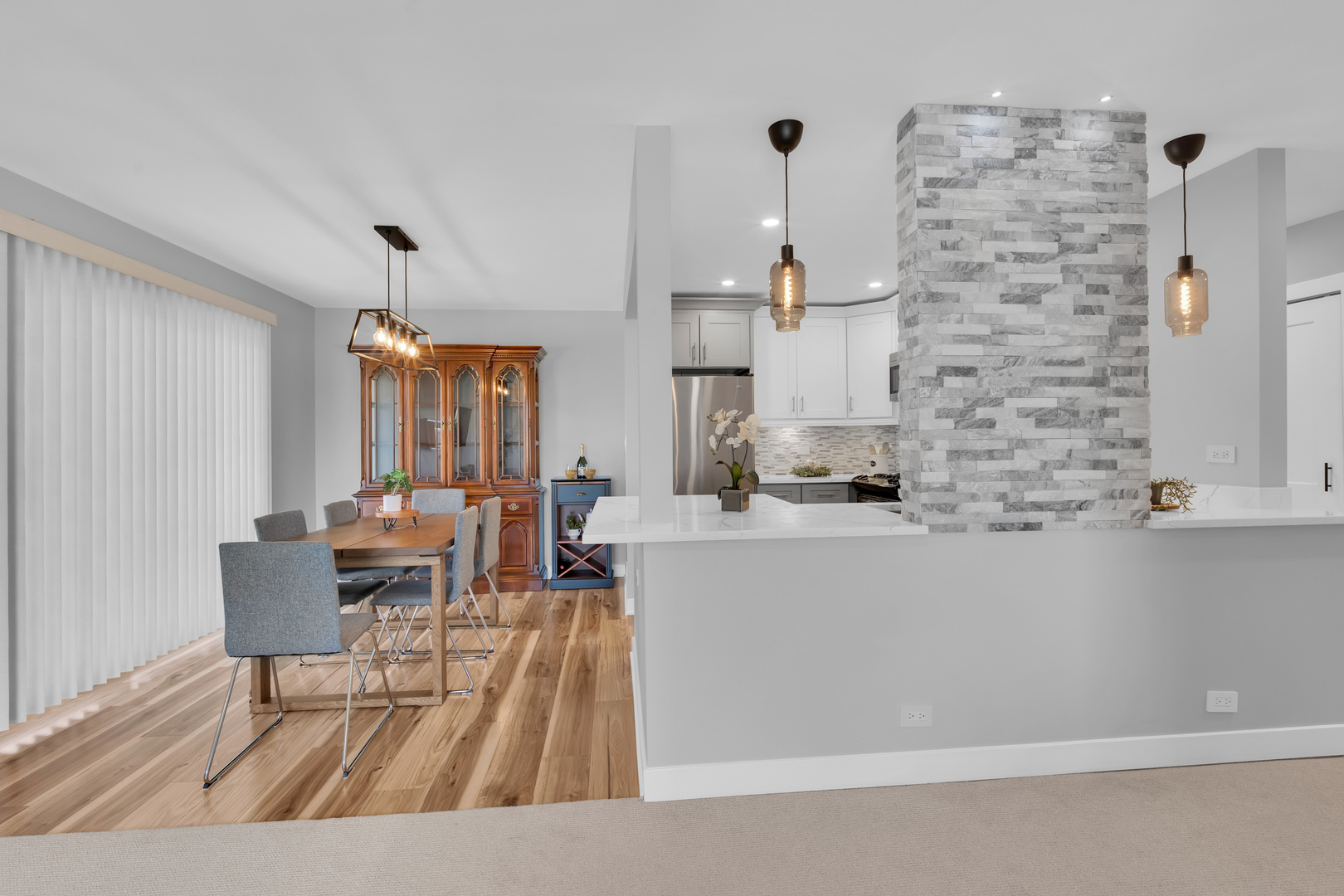 1375 REBECCA Drive #323, Hoffman Estates, IL 60169