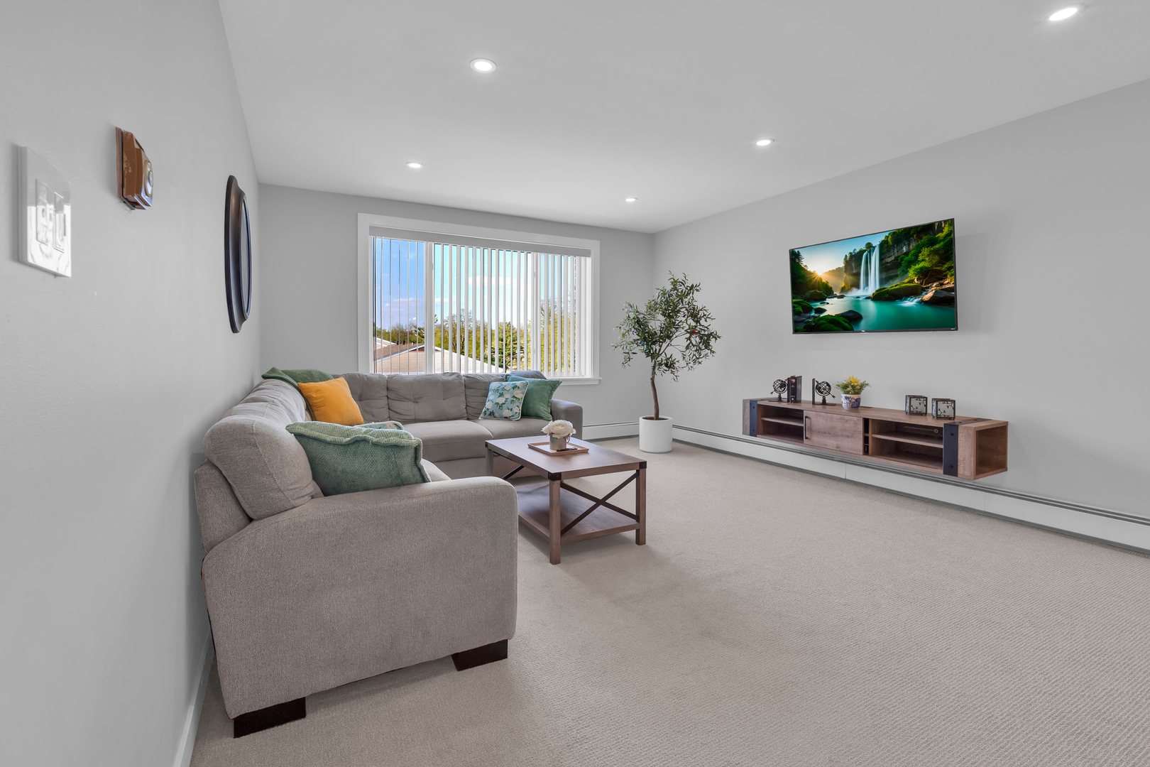 1375 REBECCA Drive #323, Hoffman Estates, IL 60169