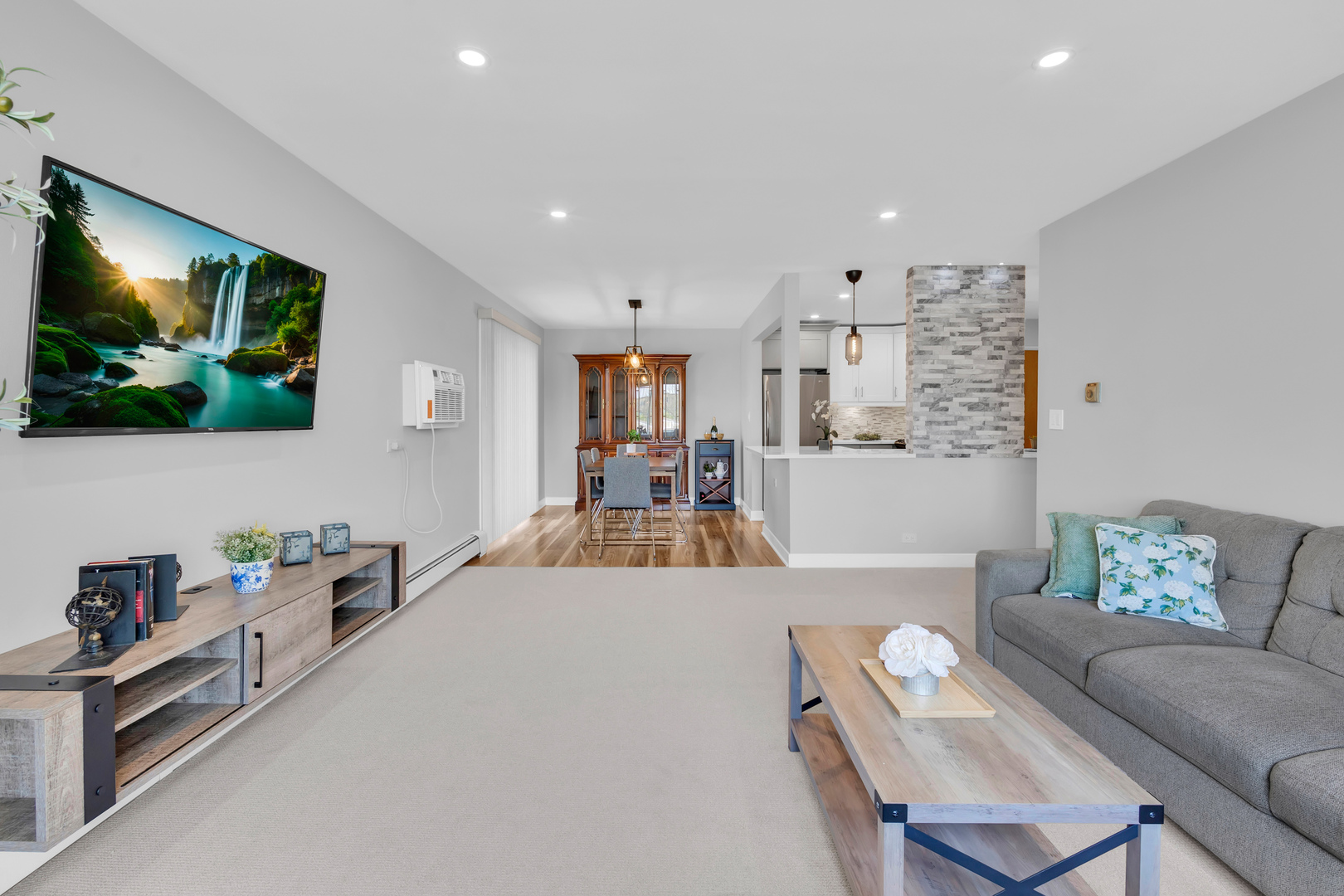 1375 REBECCA Drive #323, Hoffman Estates, IL 60169