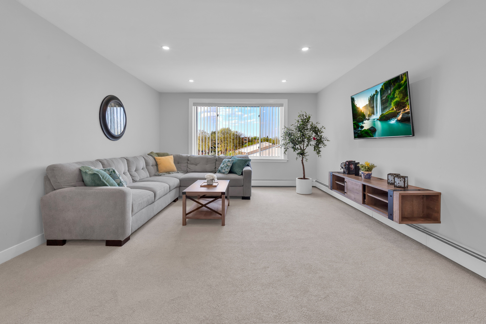 1375 REBECCA Drive #323, Hoffman Estates, IL 60169