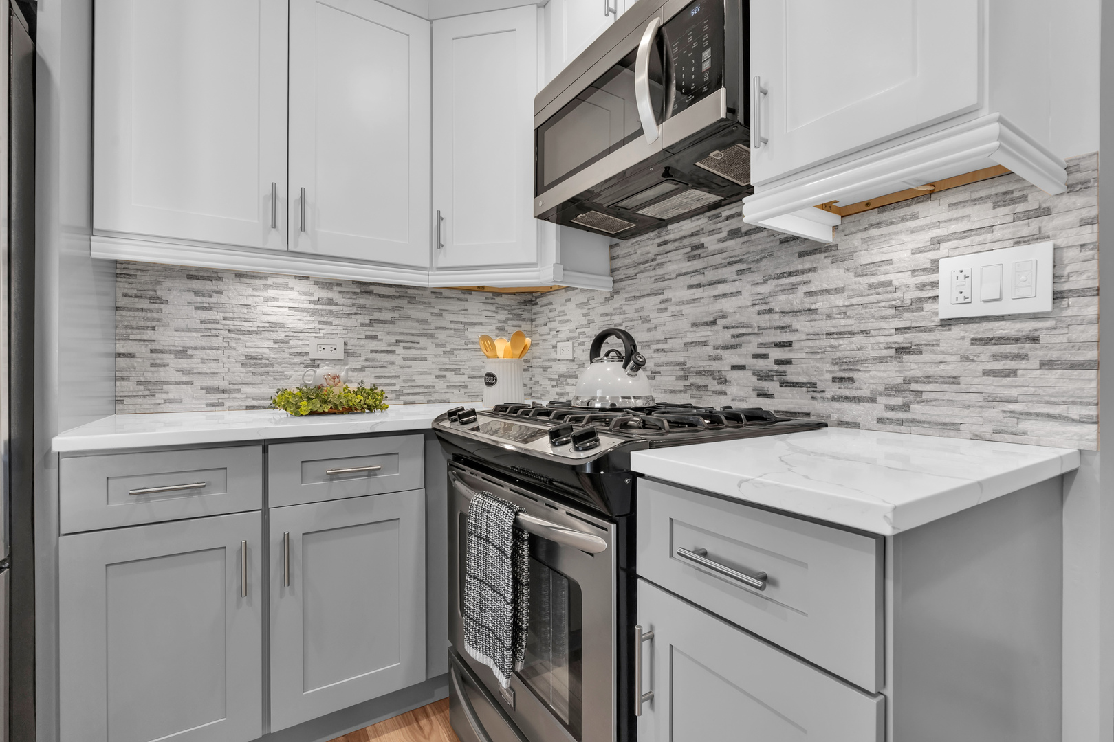 1375 REBECCA Drive #323, Hoffman Estates, IL 60169