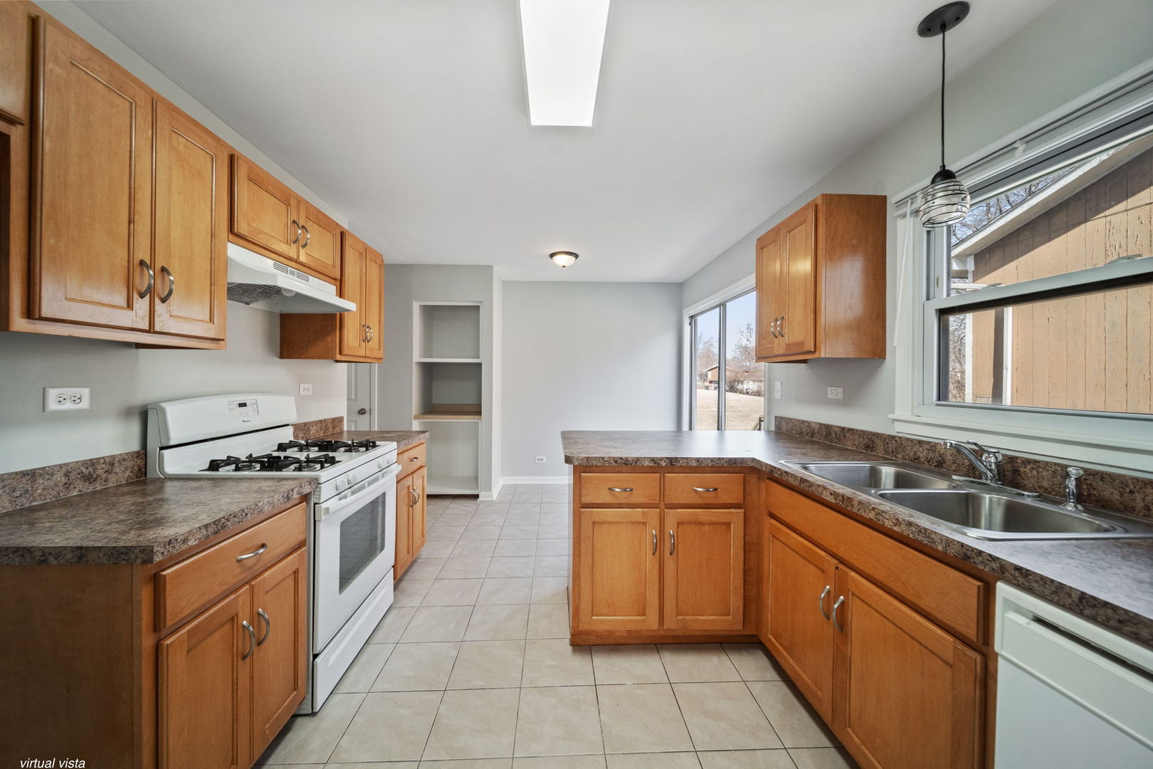 526 King Arthur Way, Bolingbrook, IL 60440