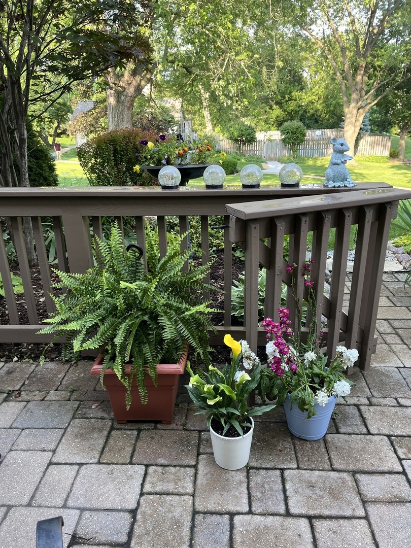 1327 Shagbark Lane, Wheaton, IL 60187