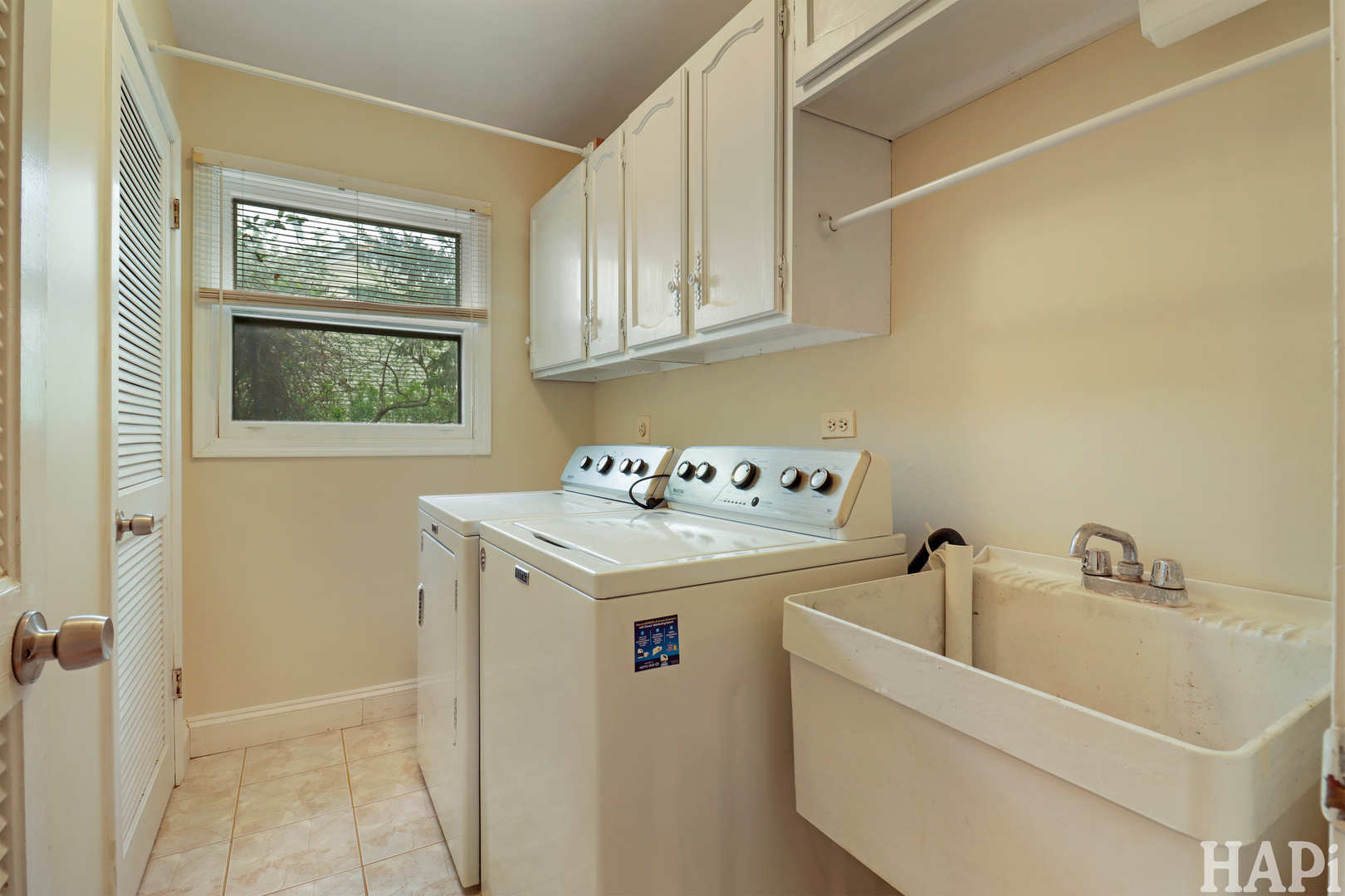 301 Albany Lane, Vernon Hills, IL 60061