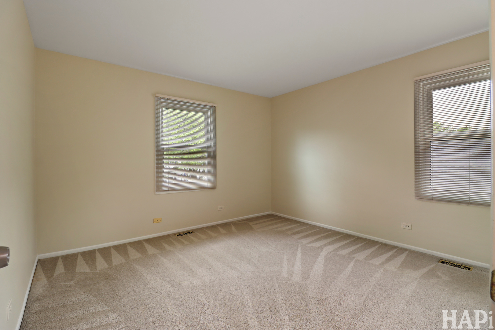 301 Albany Lane, Vernon Hills, IL 60061