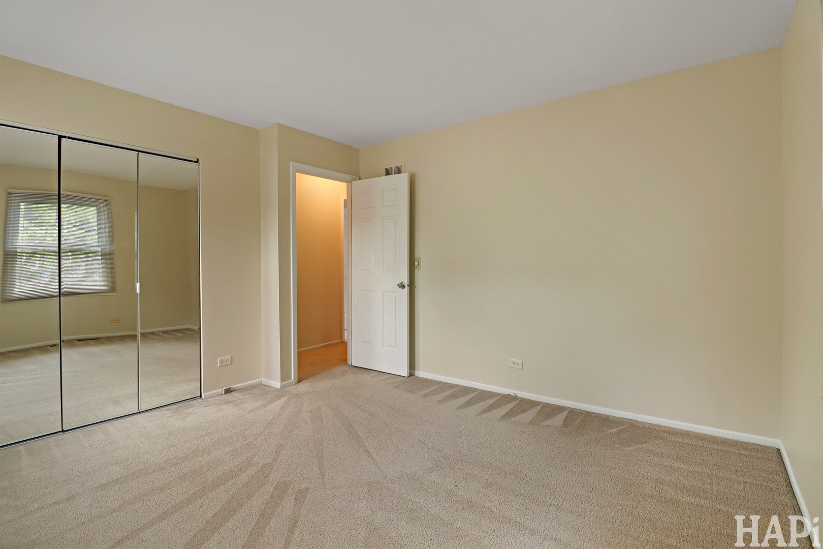 301 Albany Lane, Vernon Hills, IL 60061