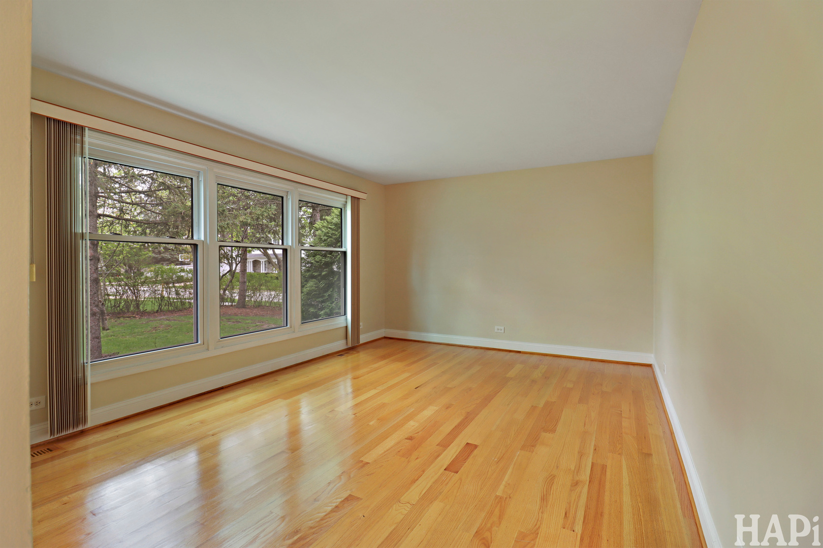 301 Albany Lane, Vernon Hills, IL 60061