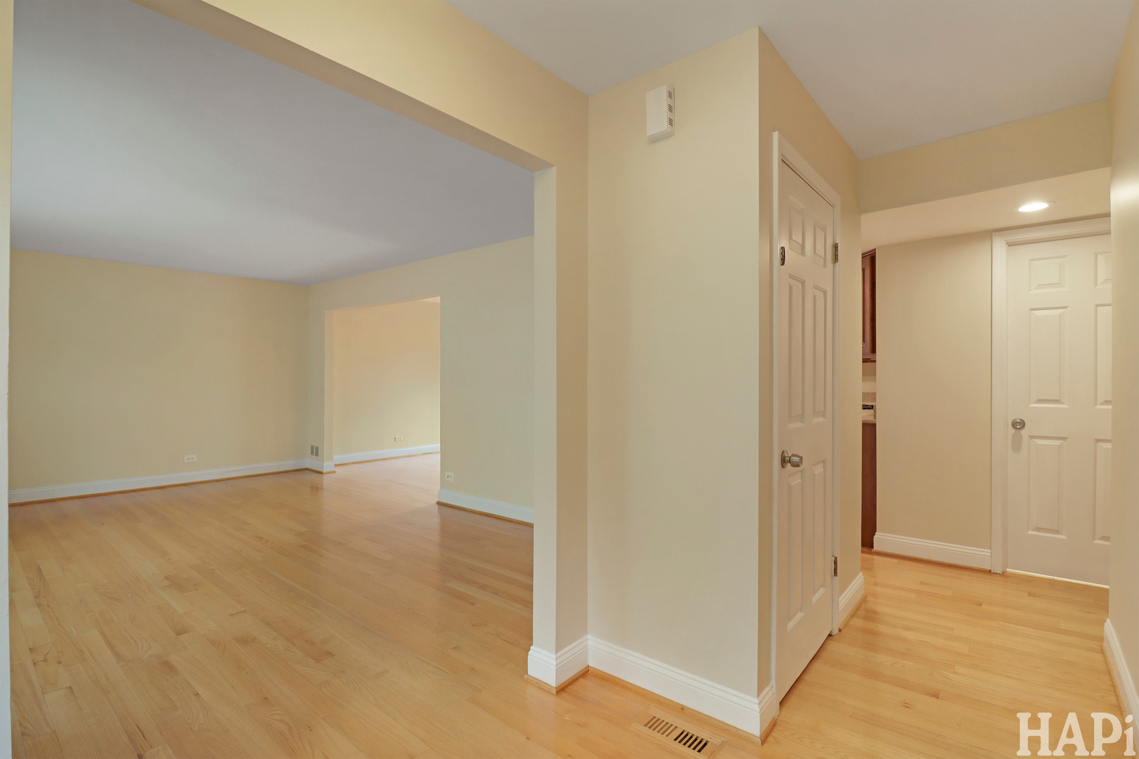 301 Albany Lane, Vernon Hills, IL 60061