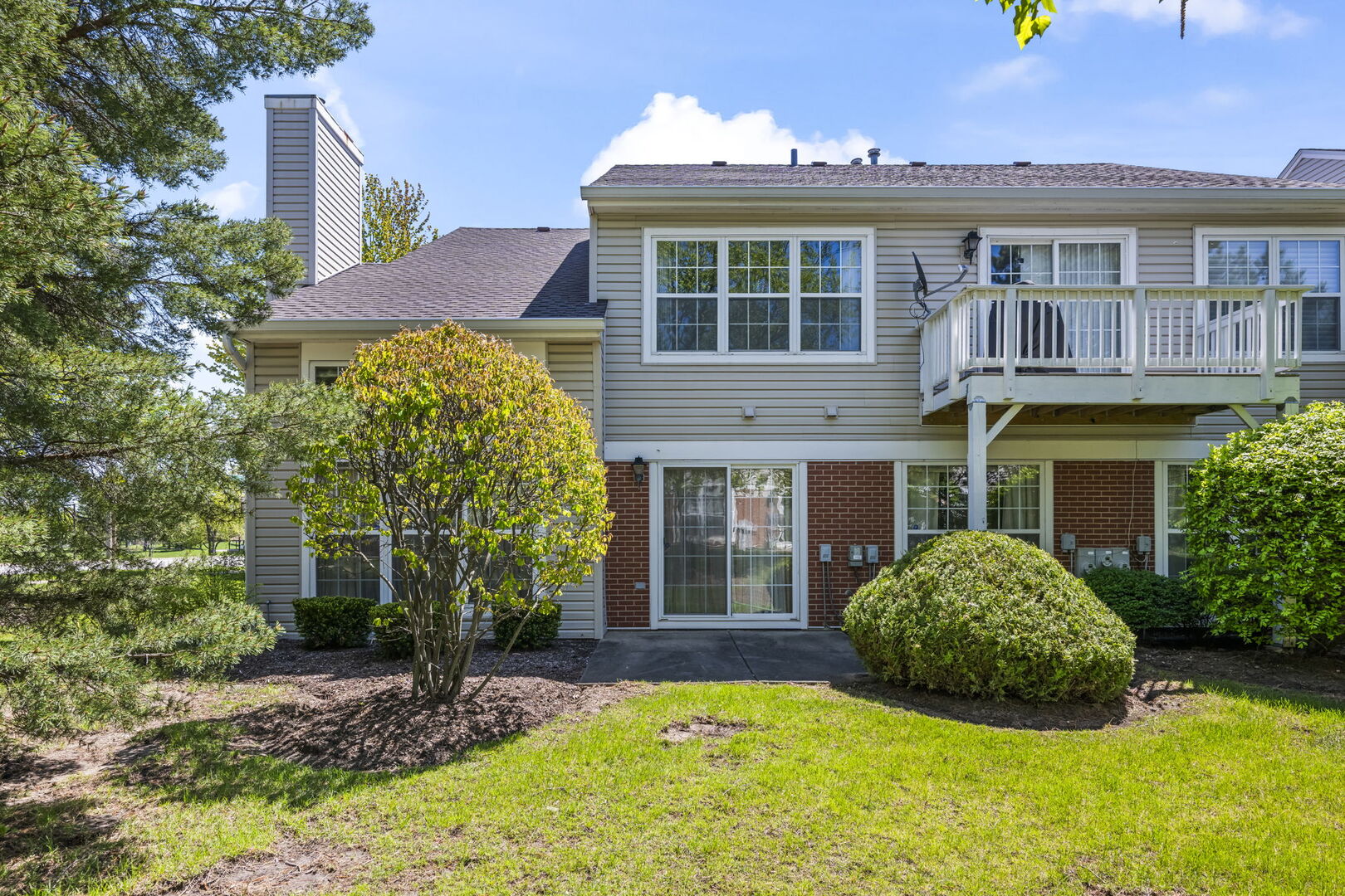 828 Old Checker Road, Buffalo Grove, IL 60089