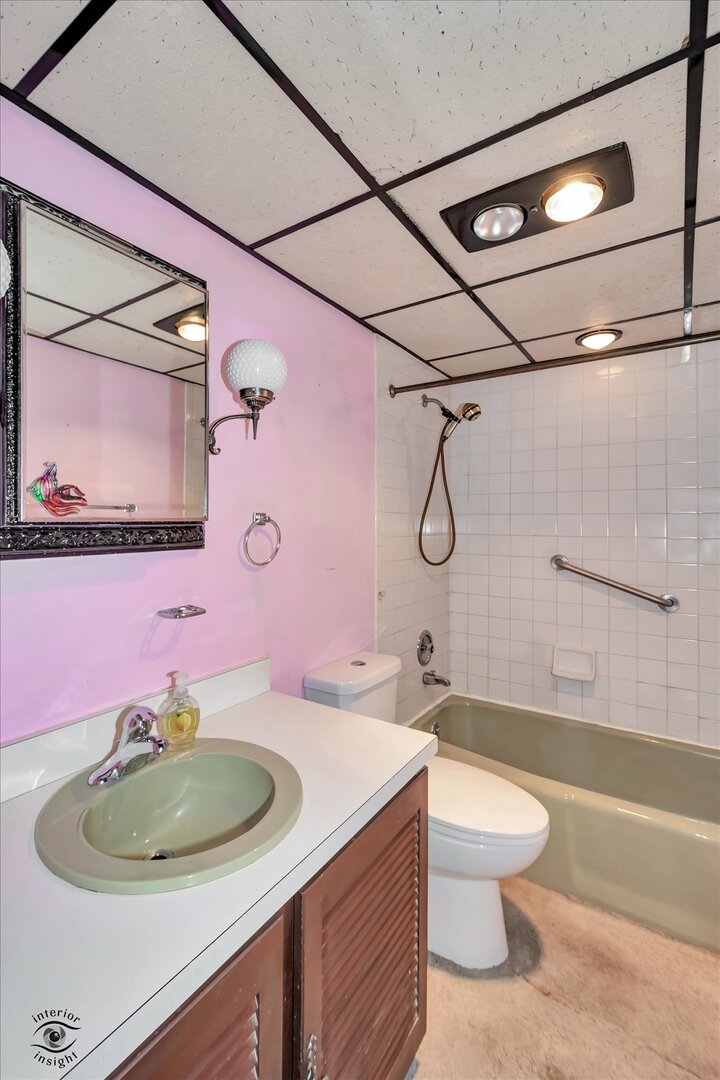 1050 N Farnsworth Avenue #301, Aurora, IL 60505