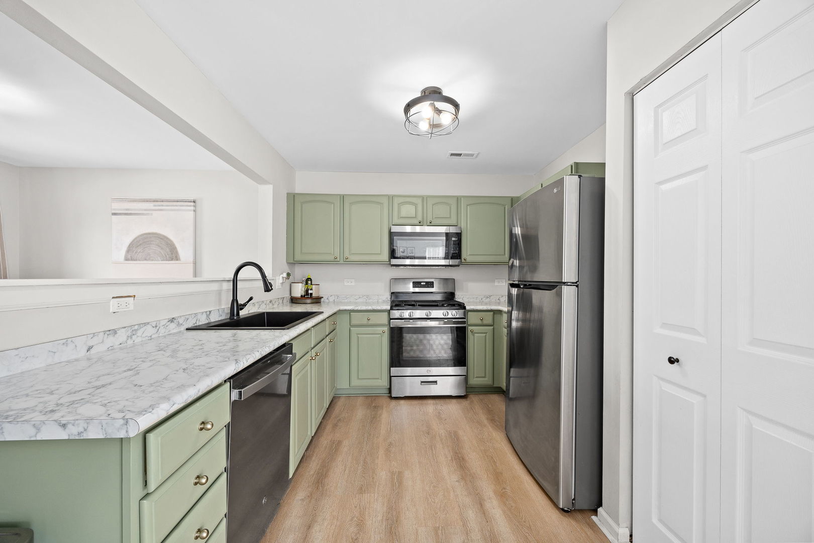 1022 Symphony Drive, Aurora, IL 60504