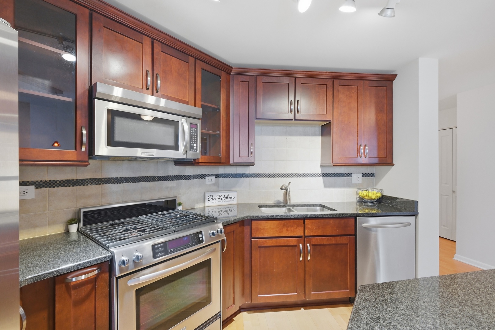1228 EMERSON Street #304, Evanston, IL 60201
