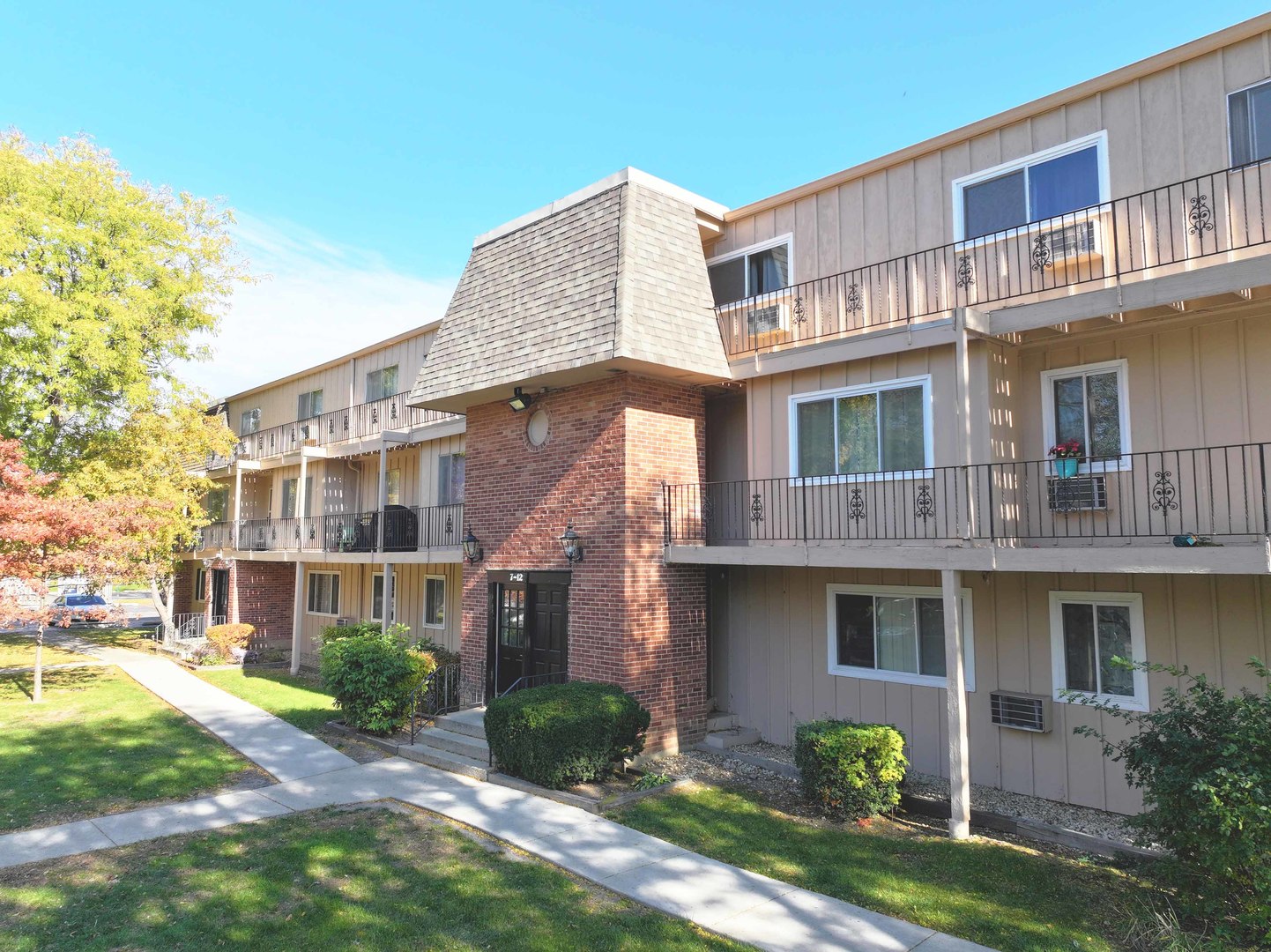 2504 Algonquin Road #17, Rolling Meadows, IL 60008