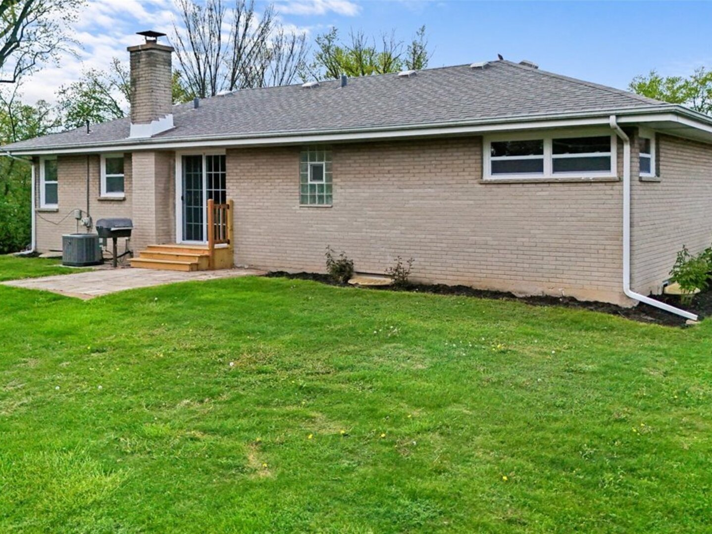 2015 Maplewood Road, Northbrook, IL 60062