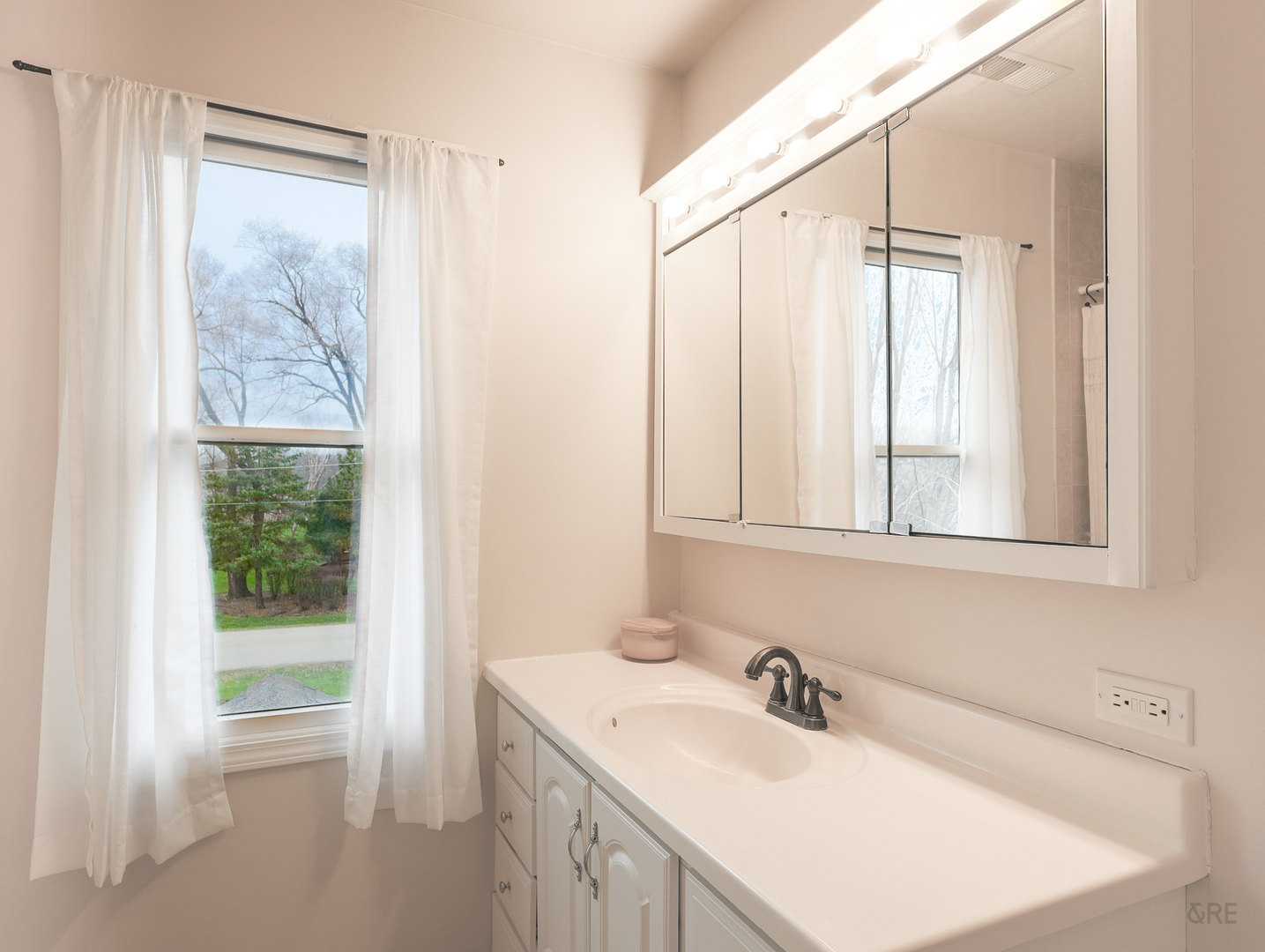 4308 Birch Drive, Gurnee, IL 60031