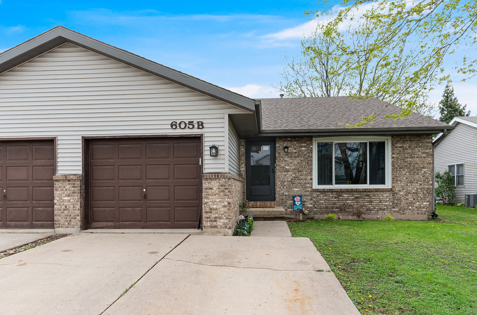 605 Davidson Drive #B, Minooka, IL 60447